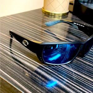 Costa Del Mar Tuna Alley Black on Black Lenses. Perfect condition. Asking 125$